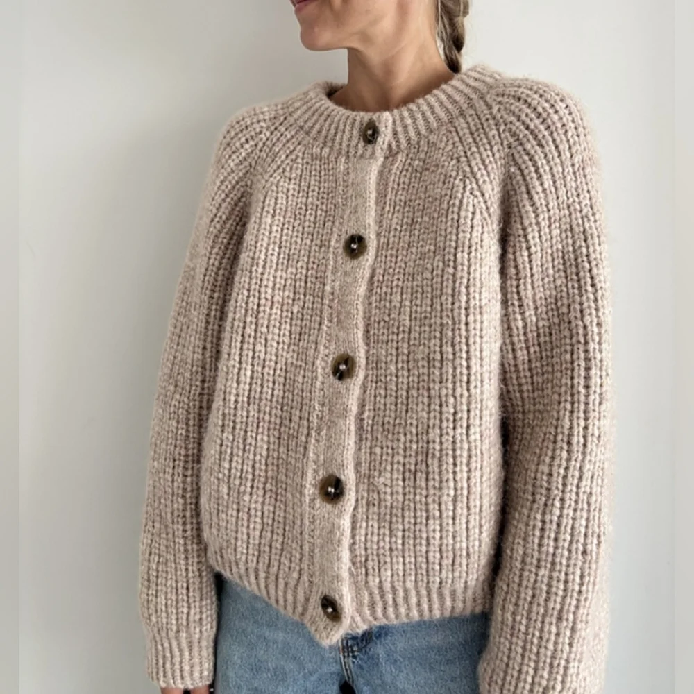 Elegant Beige Knit Cardigan - Picture 1 of 6